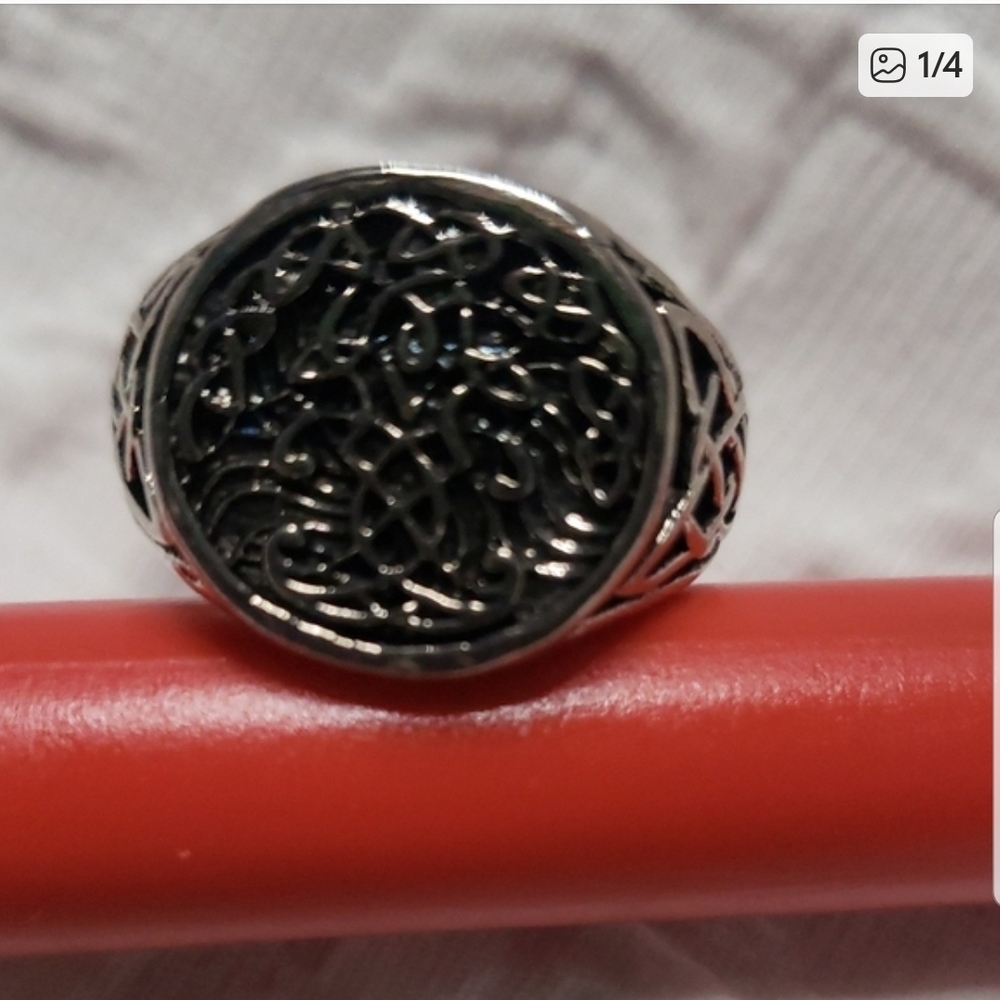 Elegant Black and Silver Men's Ring